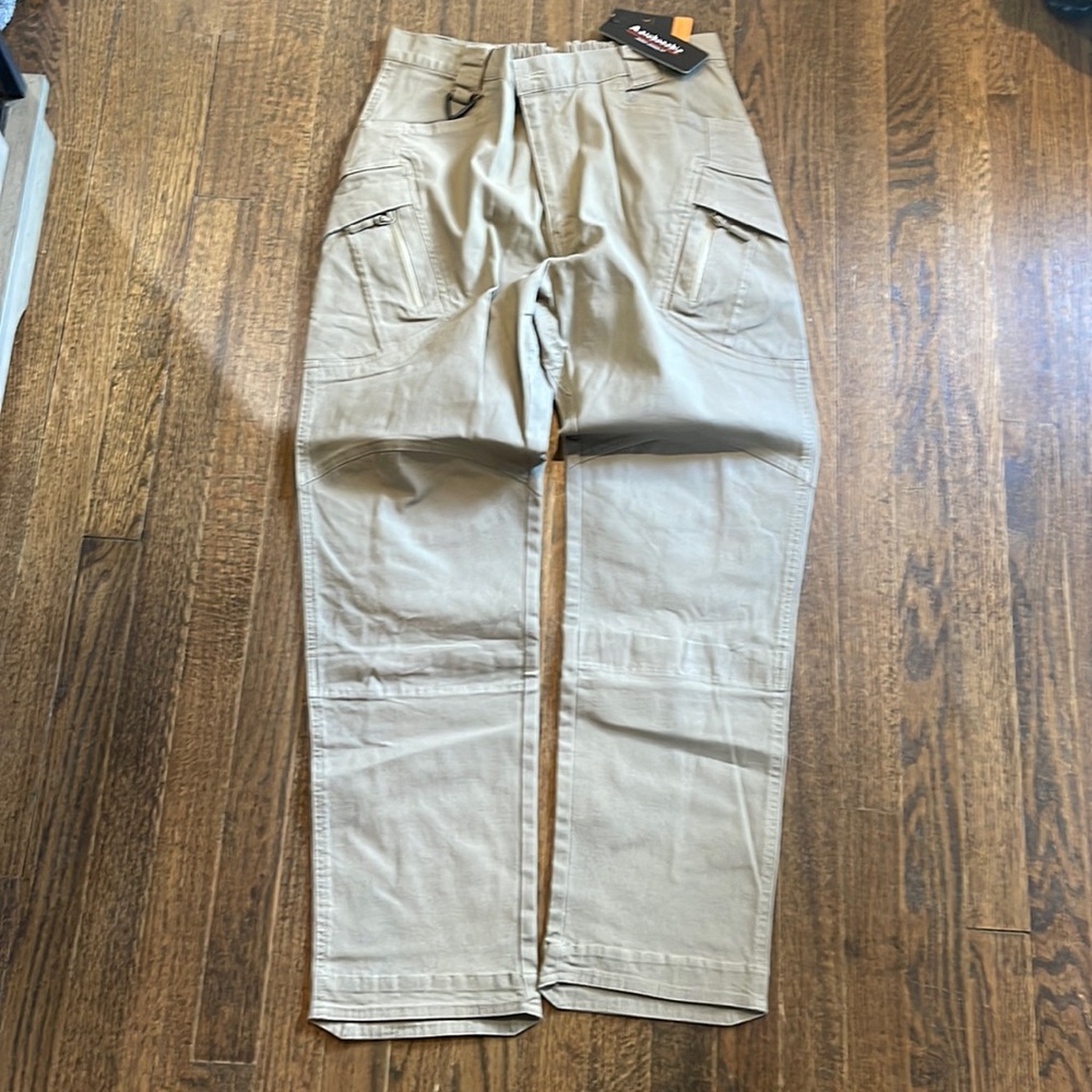 A.archonship outdoor climbing pants.